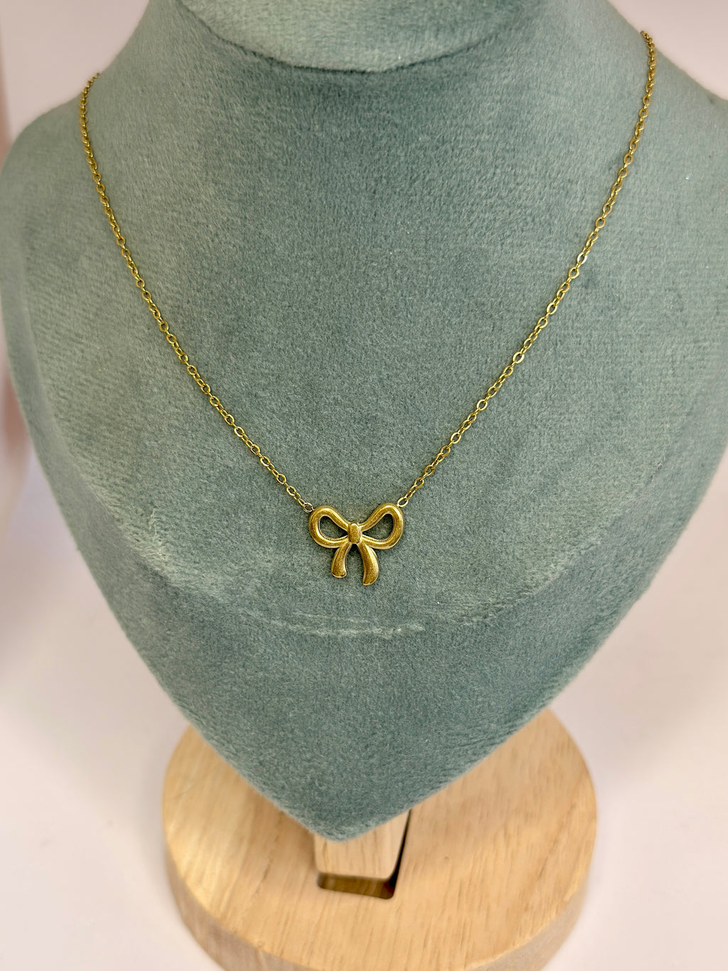 Bow Necklace