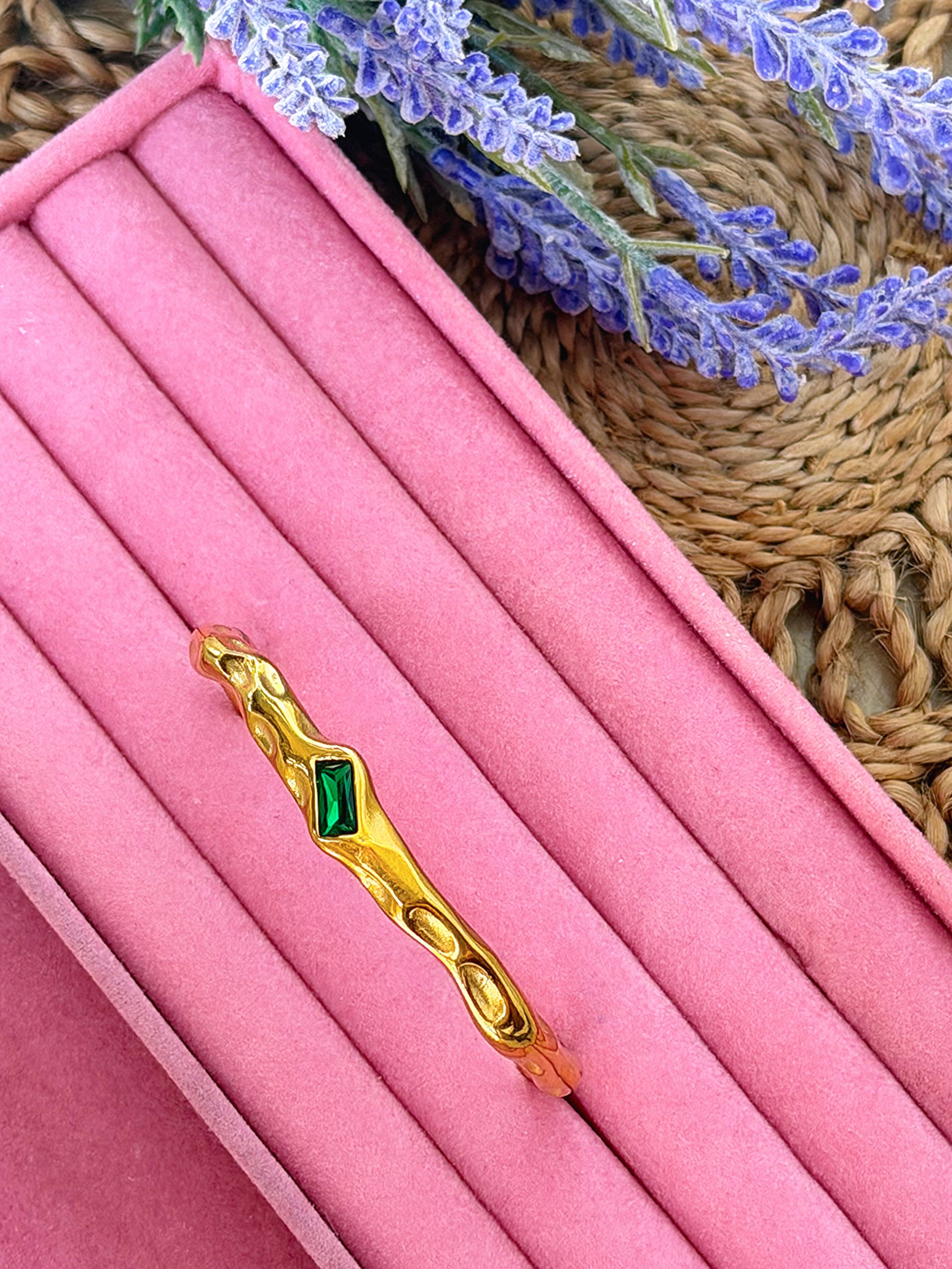 Emerald Glow Free Size Bangle